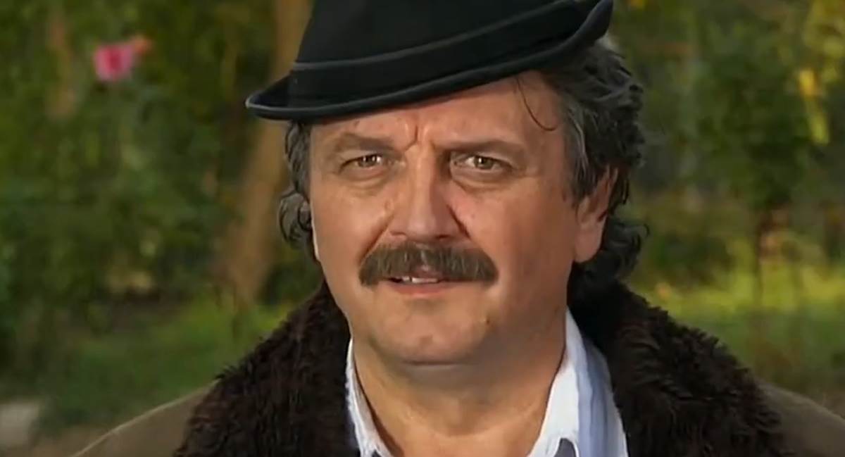 selo gori a baba se češlja