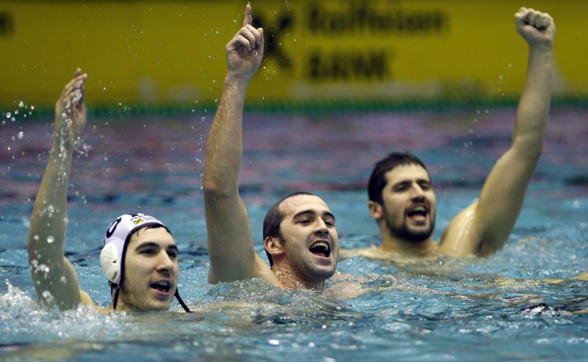 Živko Gocić proslavlja pobedu protiv Juga