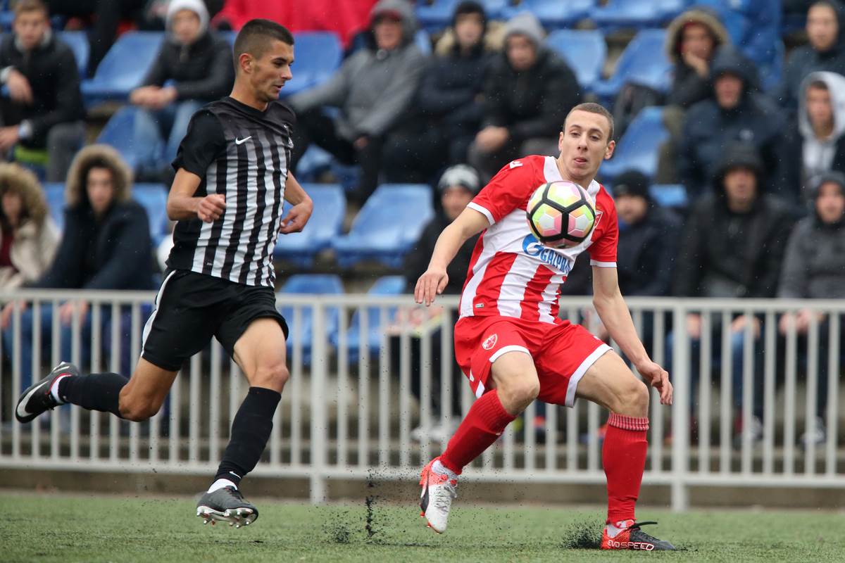 Jug Stanojev u derbiju omladinaca Zvezda Partizan