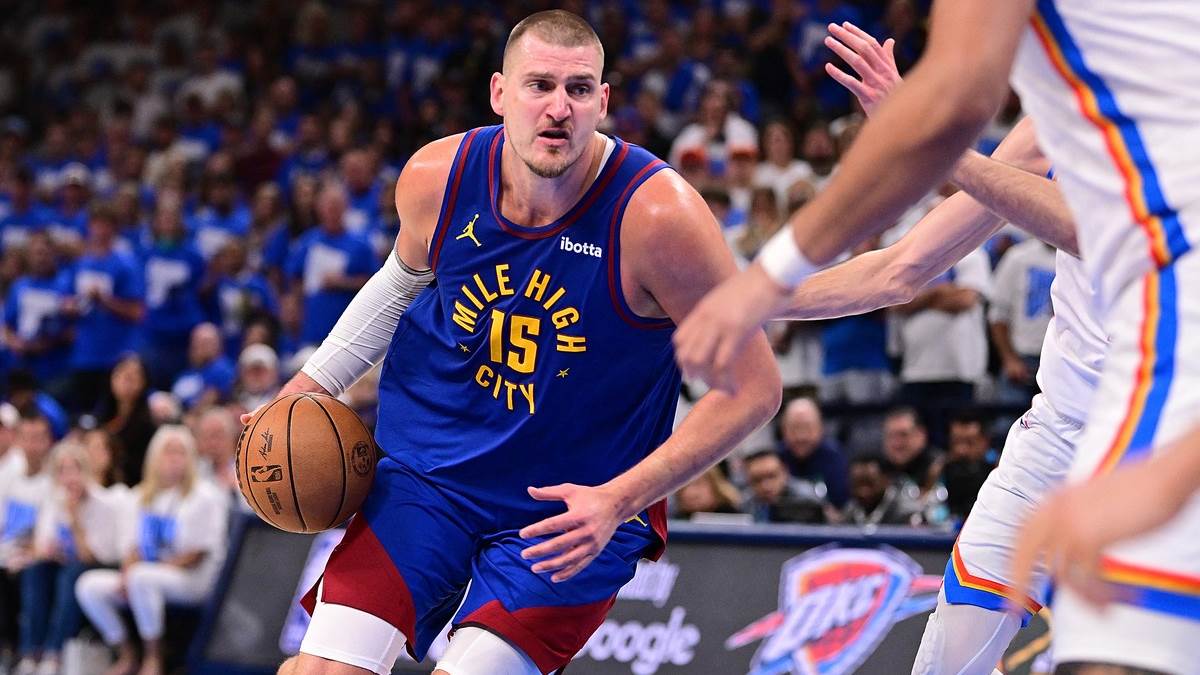 Nikola Jokić u prodoru na Denver Oklahoma