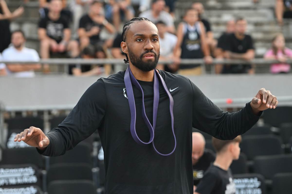 Džabari Parker na zagrevanju pred meč Partizan - PAOK na Tašmajdanu