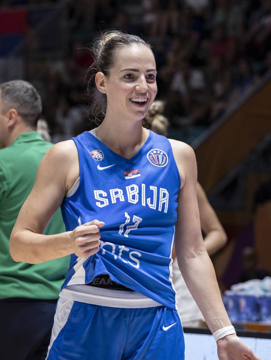 Jovana Nogić se čudi sudijskoj odluci na Eurobasketu protiv Litvanije