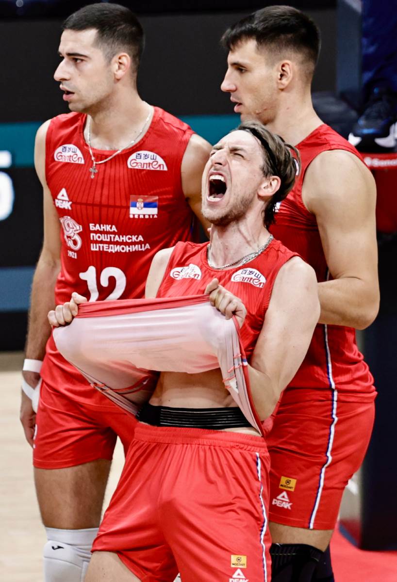 Nikola Jovović odbojkaš Srbije slavi pobedu protiv Brazila