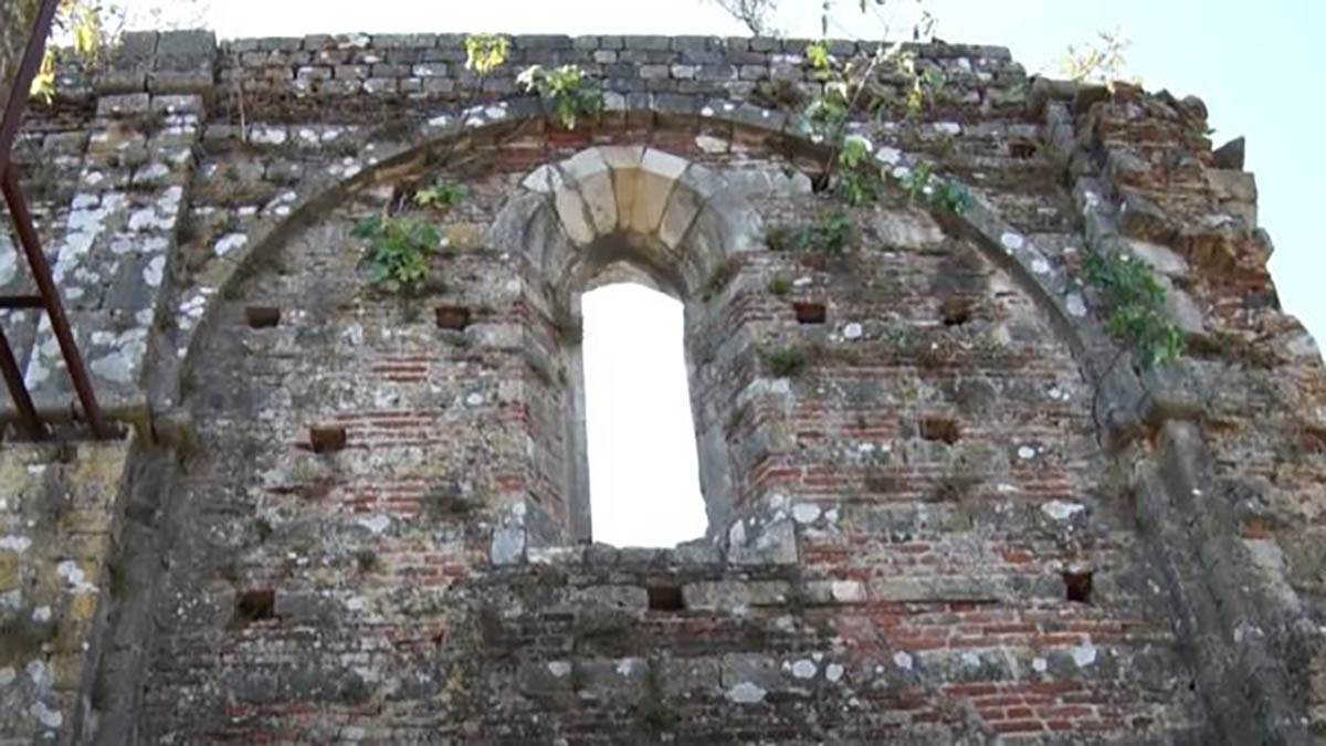 Manastir Svetih Sergija i Vlakha (1).jpg