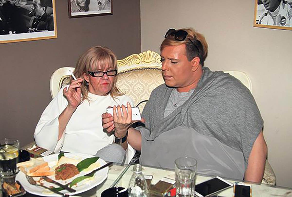 Marina Tucaković sa saradnicima i prijateljima (2).jpg