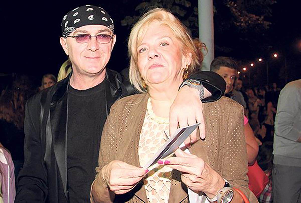 Marina Tucaković sa saradnicima i prijateljima (3).jpg