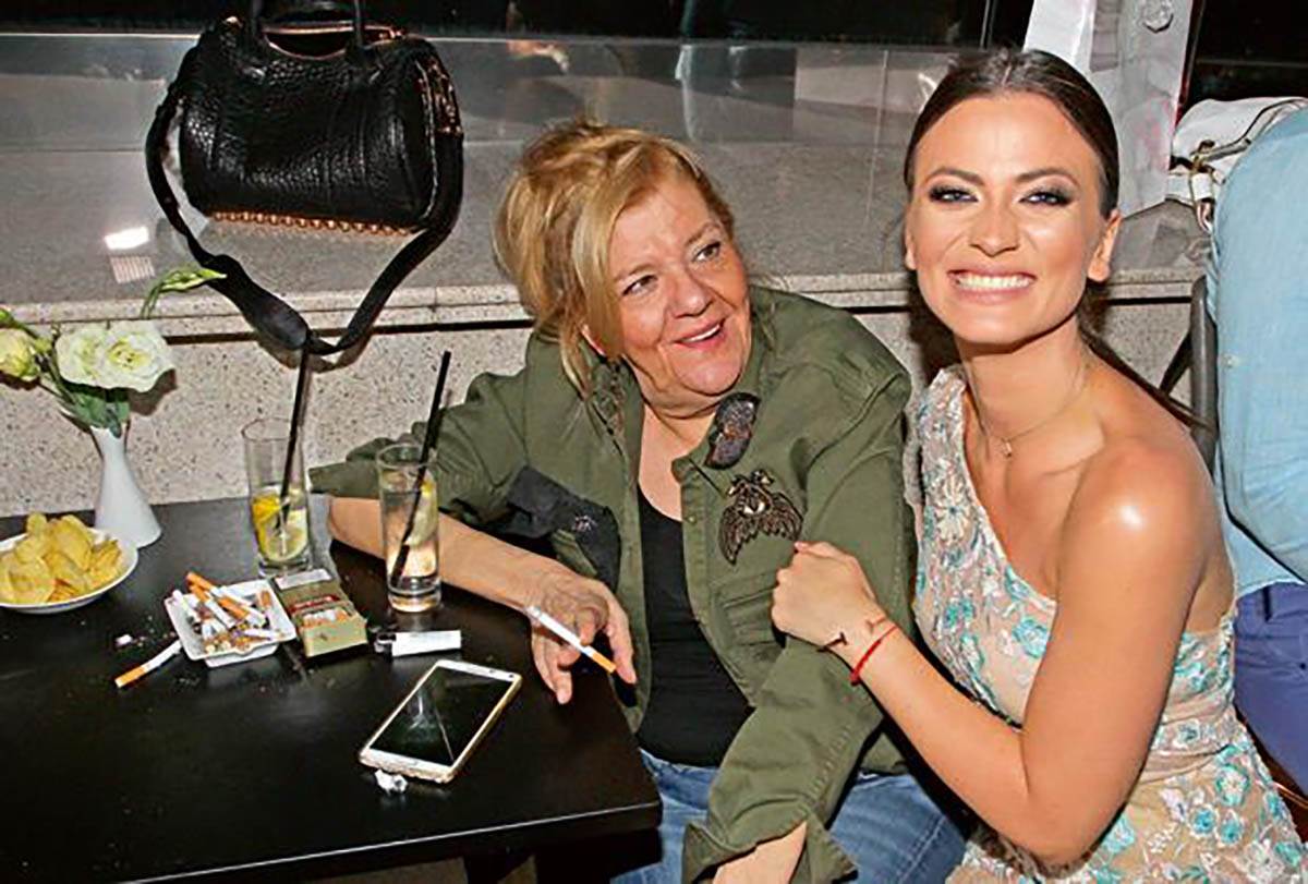 Marina Tucaković sa saradnicima i prijateljima (5).jpg