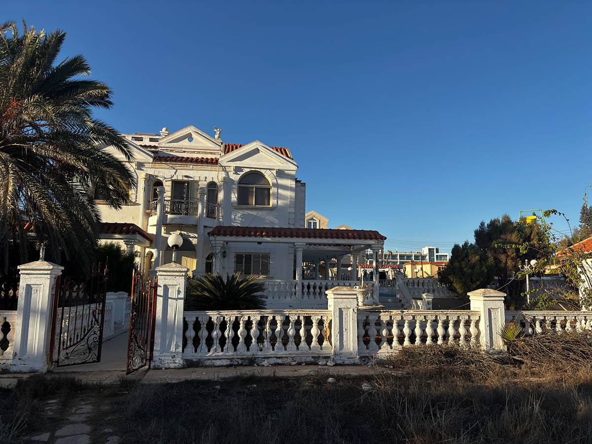 Vila Cece Ražnatović na Kipru (8).jpg