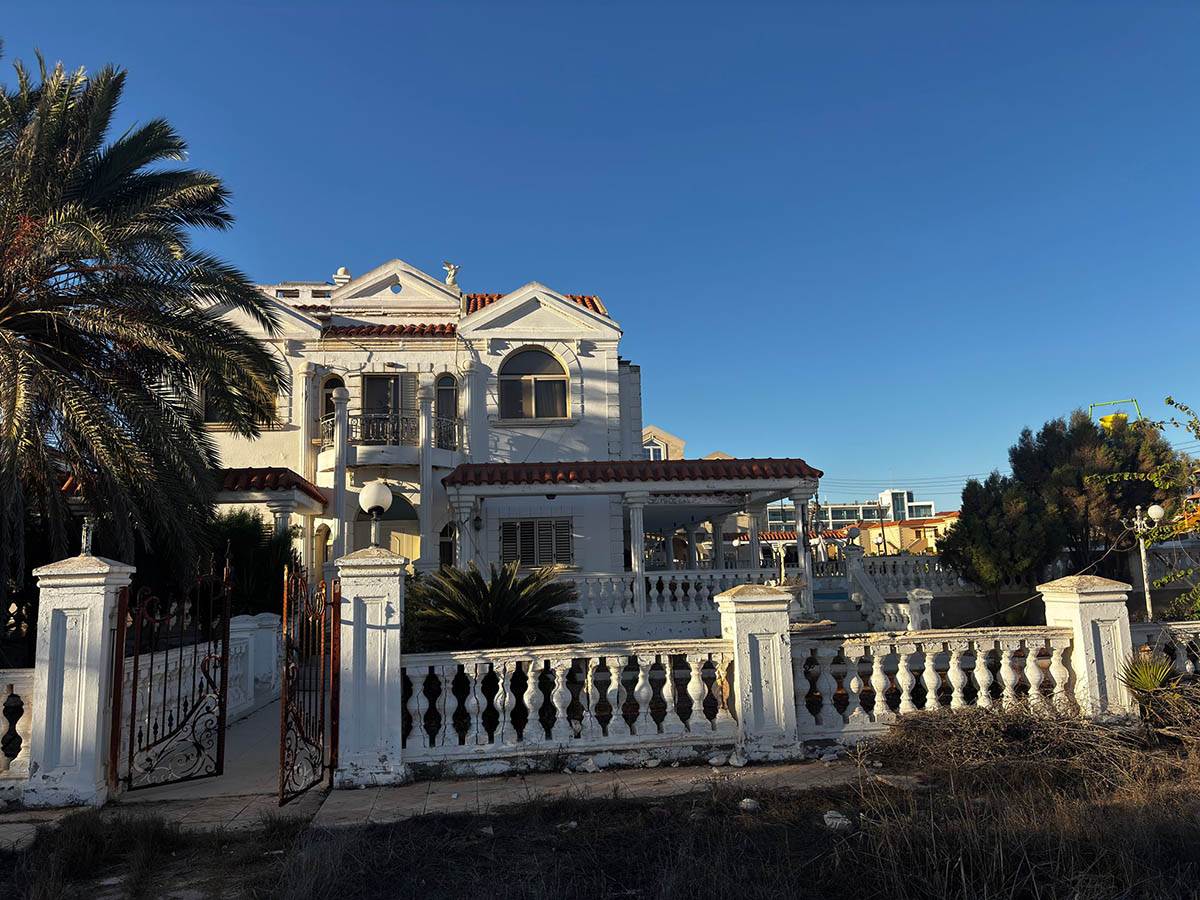 Vila Cece Ražnatović na Kipru (1).jpg