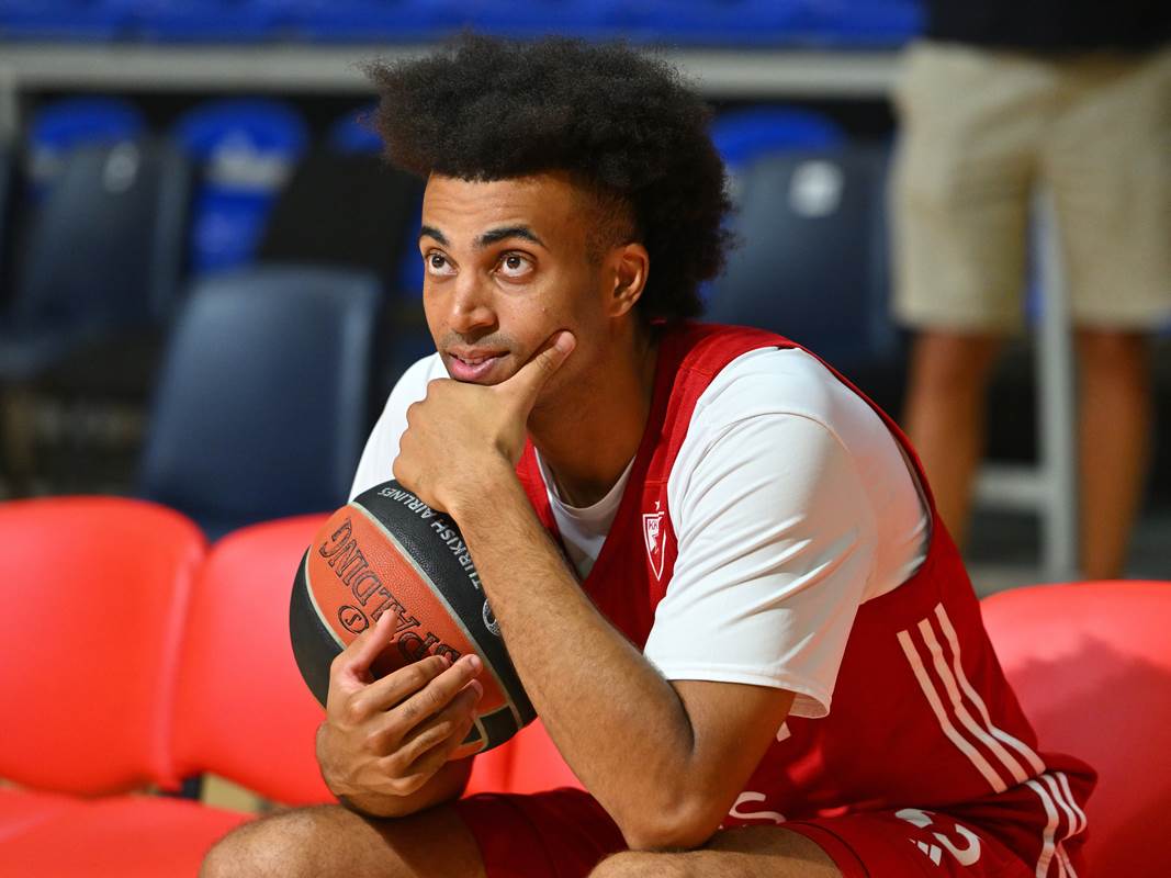 Košarkaš Crvene zvezde Džordan Nvora.