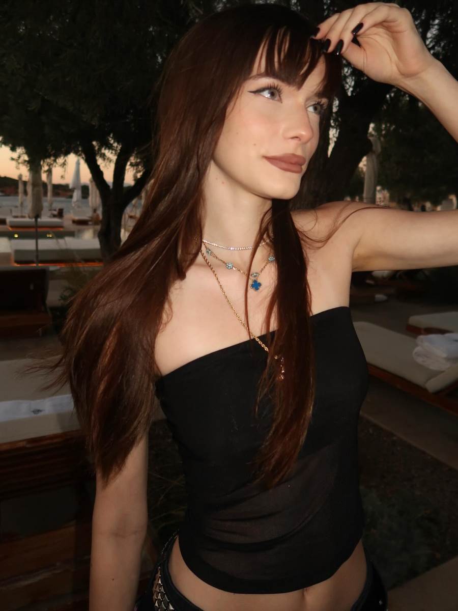 Tonečka Sabalenka, Arinina sestra.