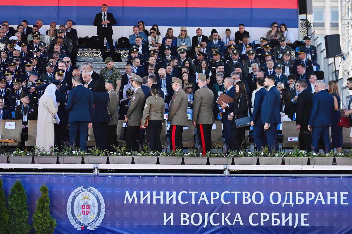 Vojna parada 2025 - Državni zvaničnici stigli na paradu (9).jpg