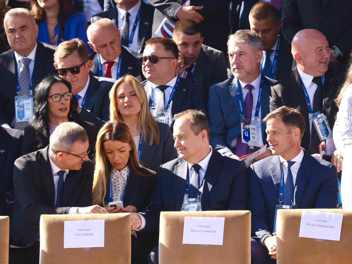Vojna parada 2025 - Državni zvaničnici stigli na paradu (14).jpg