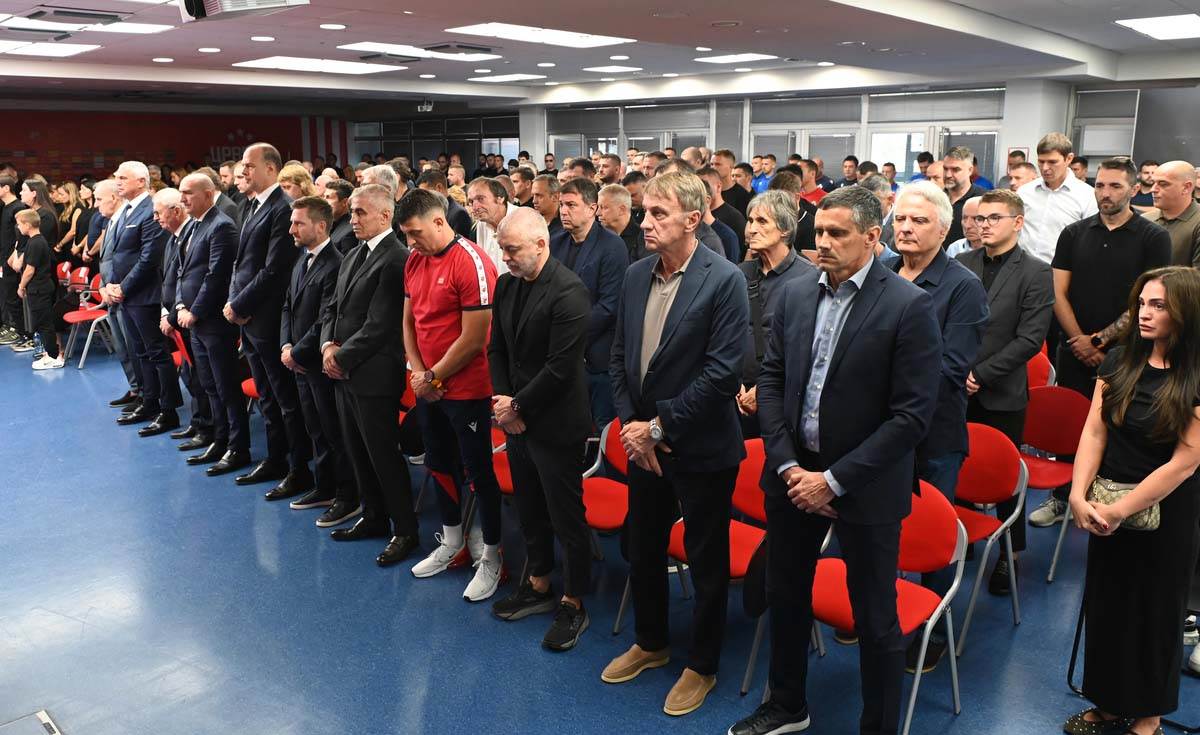 Svetozar Mijailović, Zvezdan Terzić, Vladan Milojević, Boško Đurovski i Dragan Džajić na komemoraciji Dejana Milovanovića na Marakani