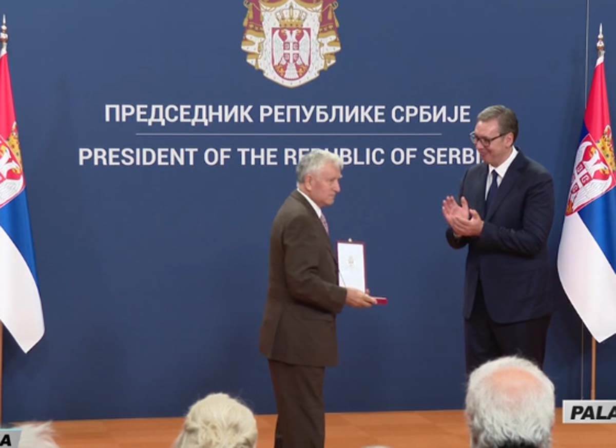 Aleksandar Vučić uručuje odlikovanja 6.jpg