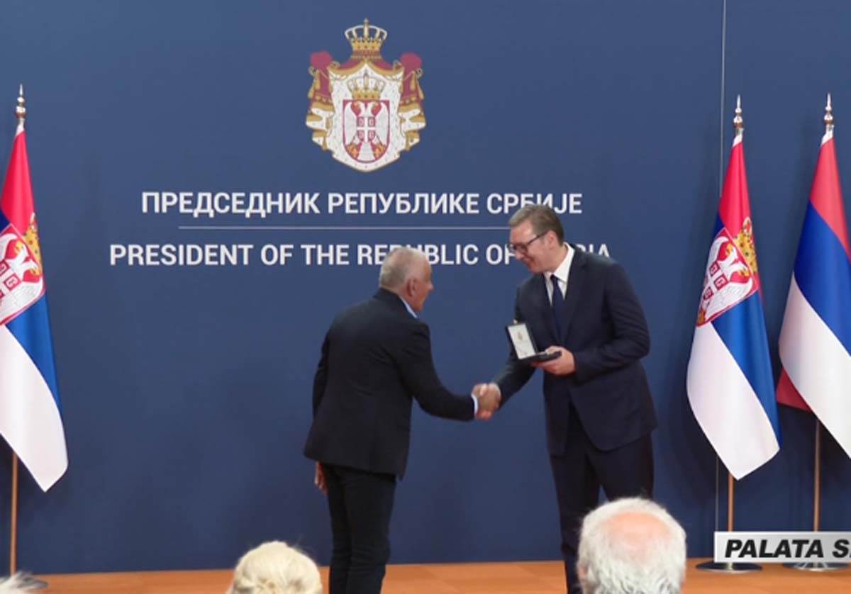 Aleksandar Vučić uručuje odlikovanja 12.jpg
