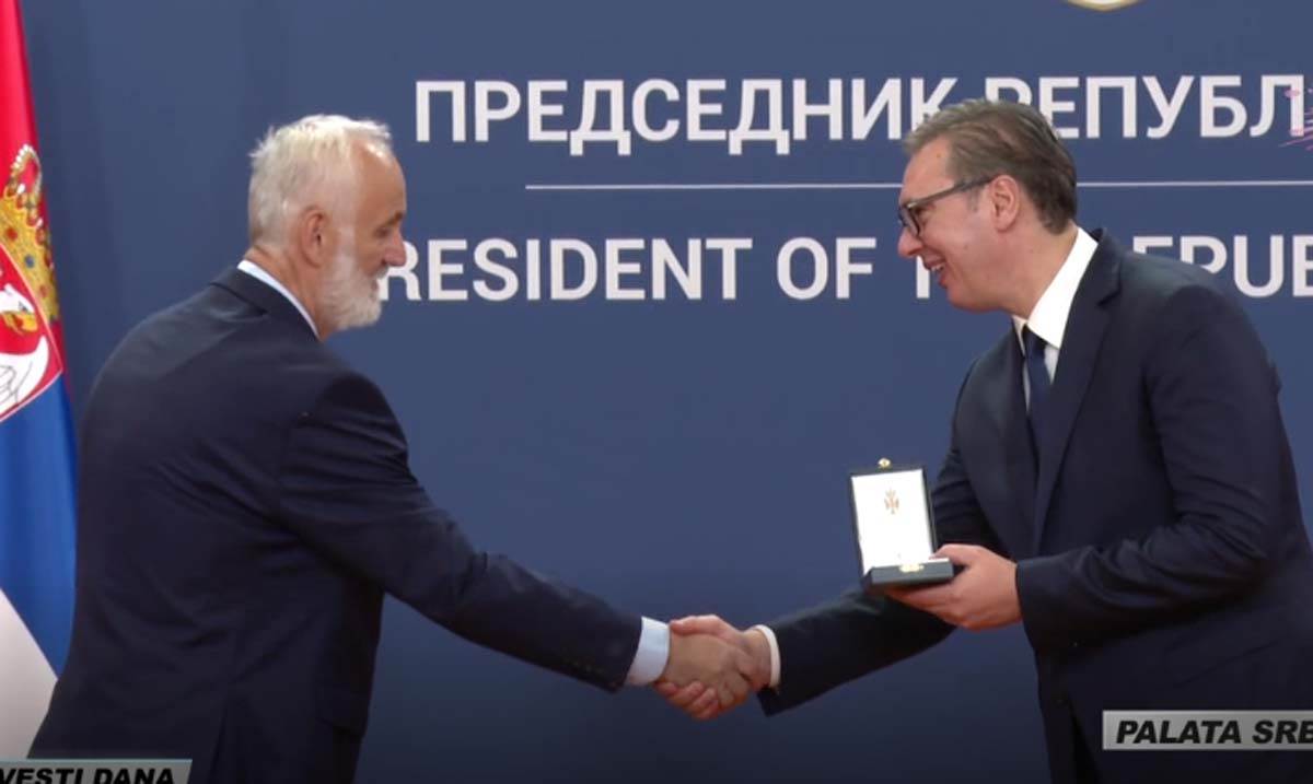 Aleksandar Vučić uručuje odlikovanja 13.jpg