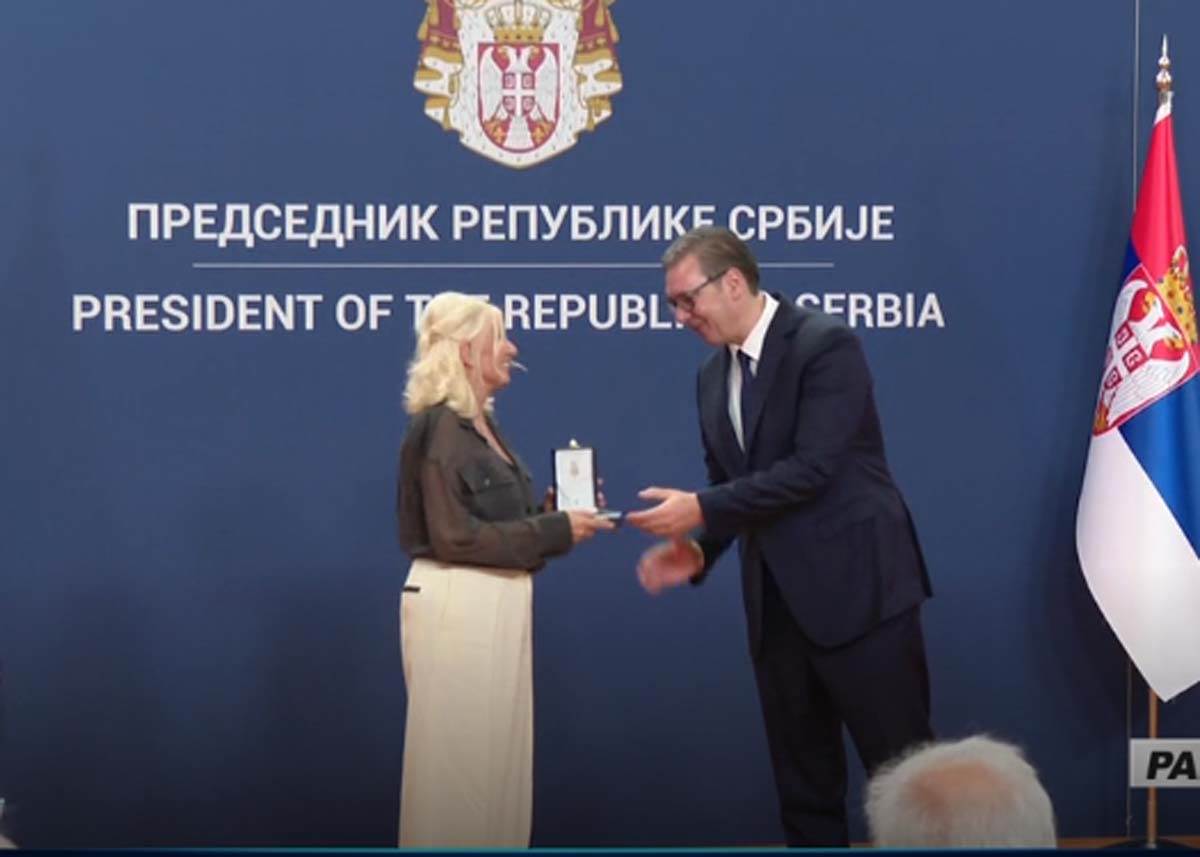 Aleksandar Vučić uručuje odlikovanja 14.jpg