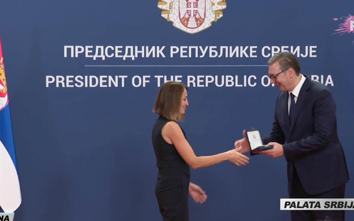 Aleksandar Vučić uručuje odlikovanja 15.jpg