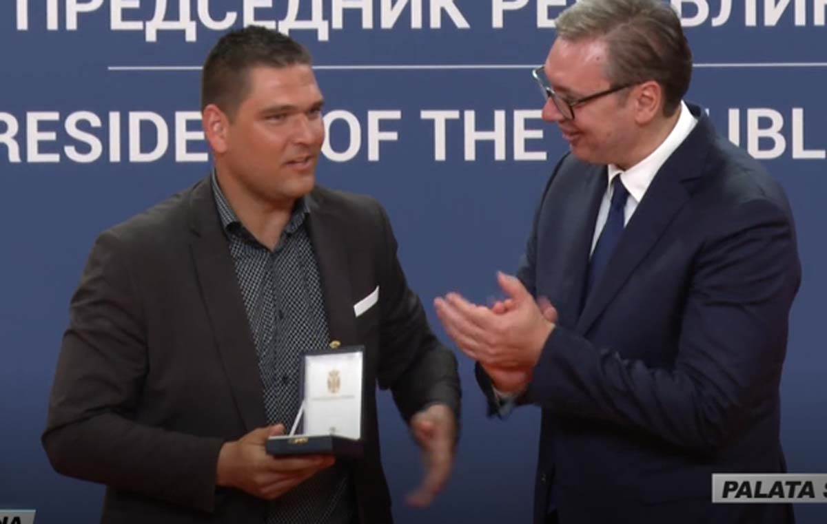 Aleksandar Vučić uručuje odlikovanja 18.jpg