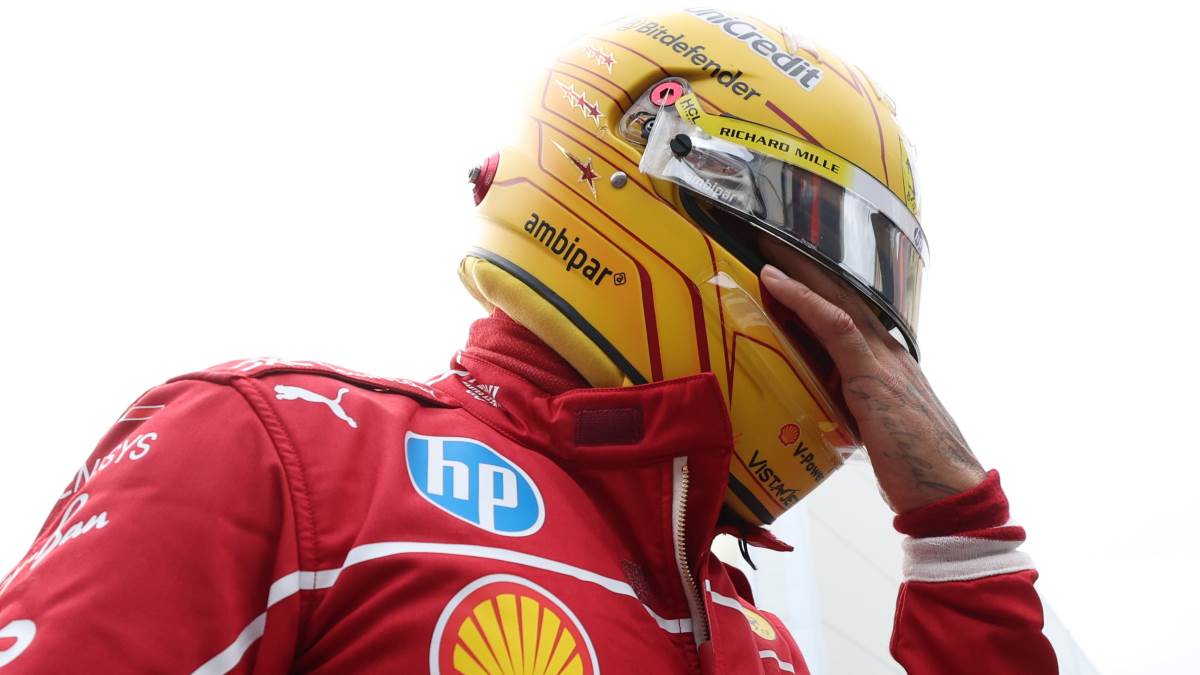 Luis Hamilton se drži za glavu na kvalifikacijama u Bakuu