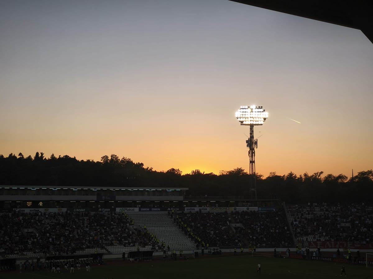 Tribine pred početak meča Partizan - Crvena zvezda (3).jpg