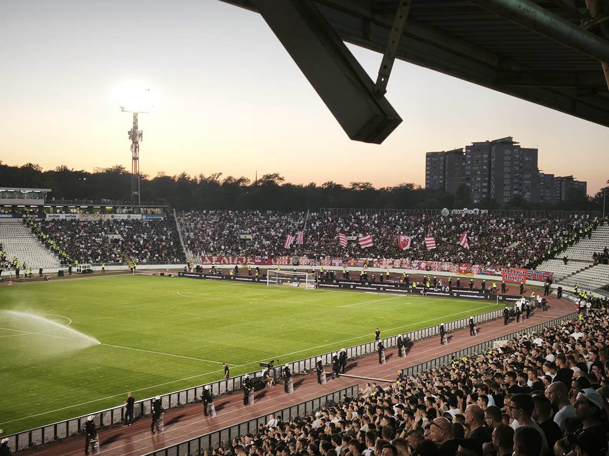 Tribine pred početak meča Partizan - Crvena zvezda (4).jpg