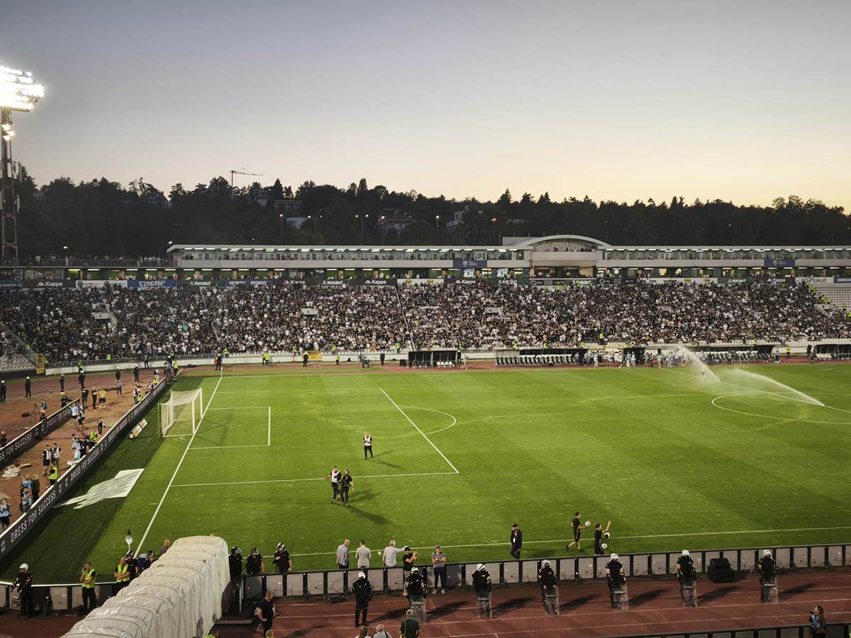 Tribine pred početak meča Partizan - Crvena zvezda (5).jpg