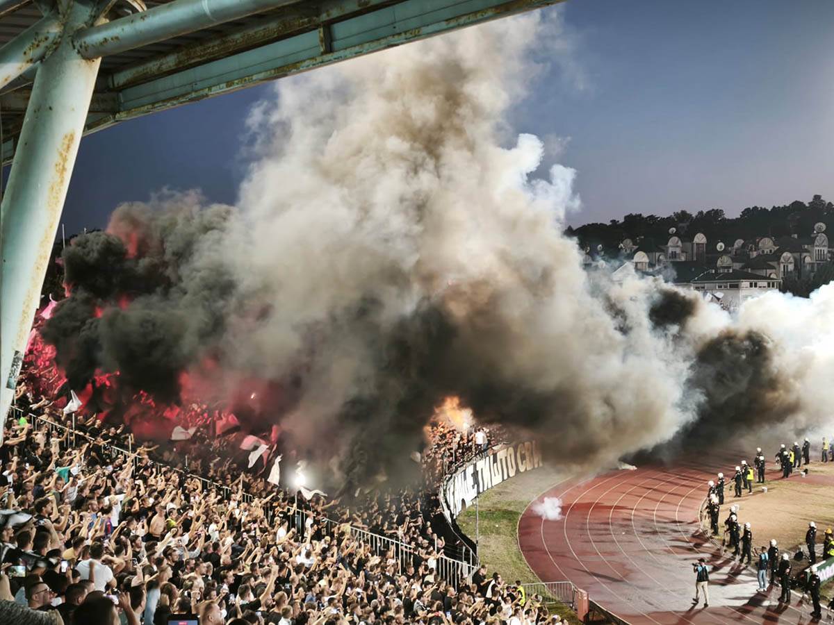 Jug i sever na početku Partizan - Zvezda (7).jpg