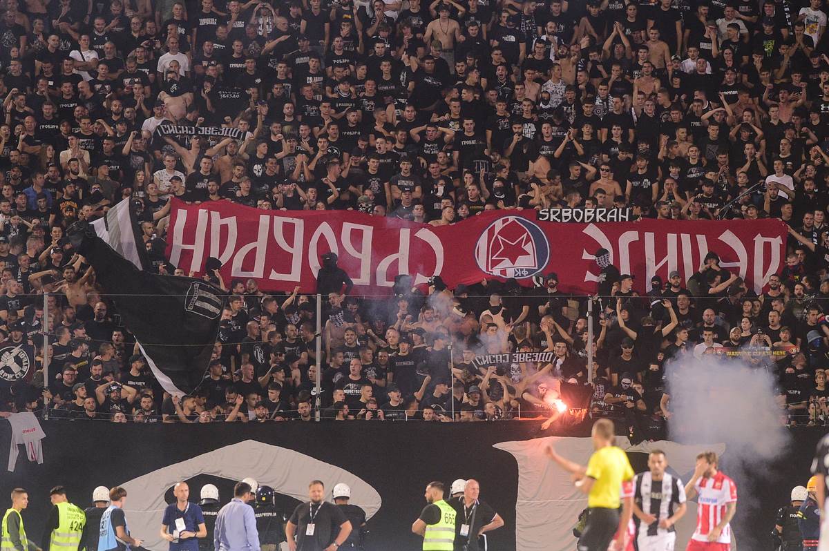 Grobari oteta zastava Delije Srbobran