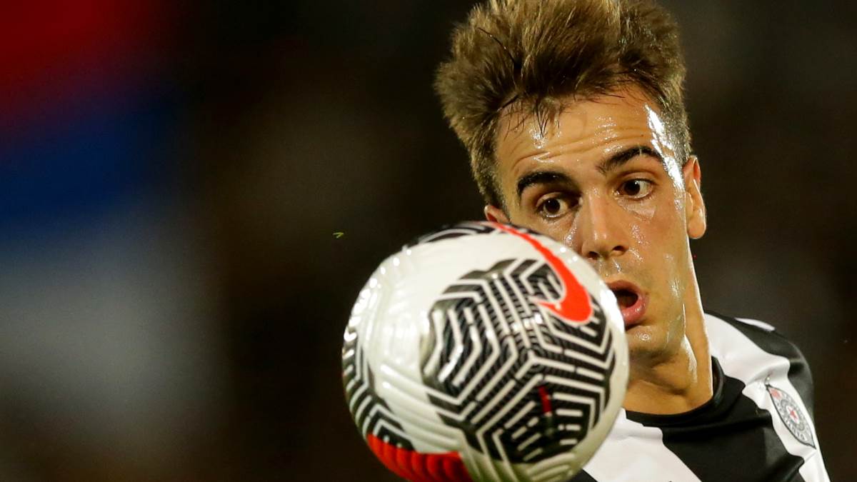 Jovan Milošević napadač Partizana u derbijuač Partizana u derbiju