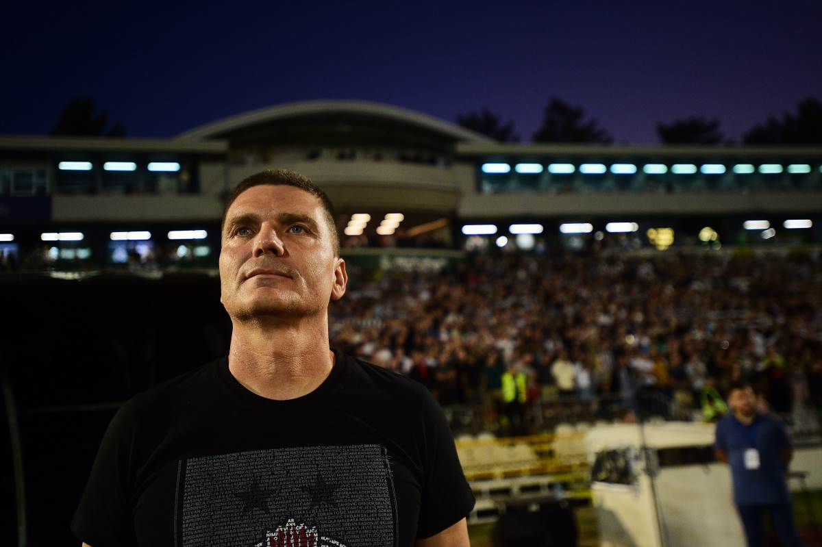 Srđan Blagojević na derbiju iza klupe na JNA