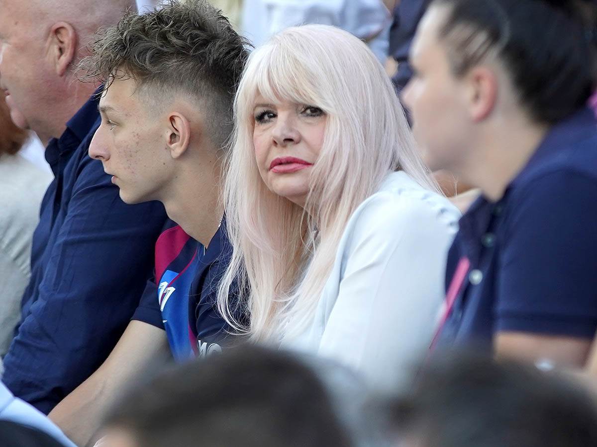 Hanka Paldum (3).jpg