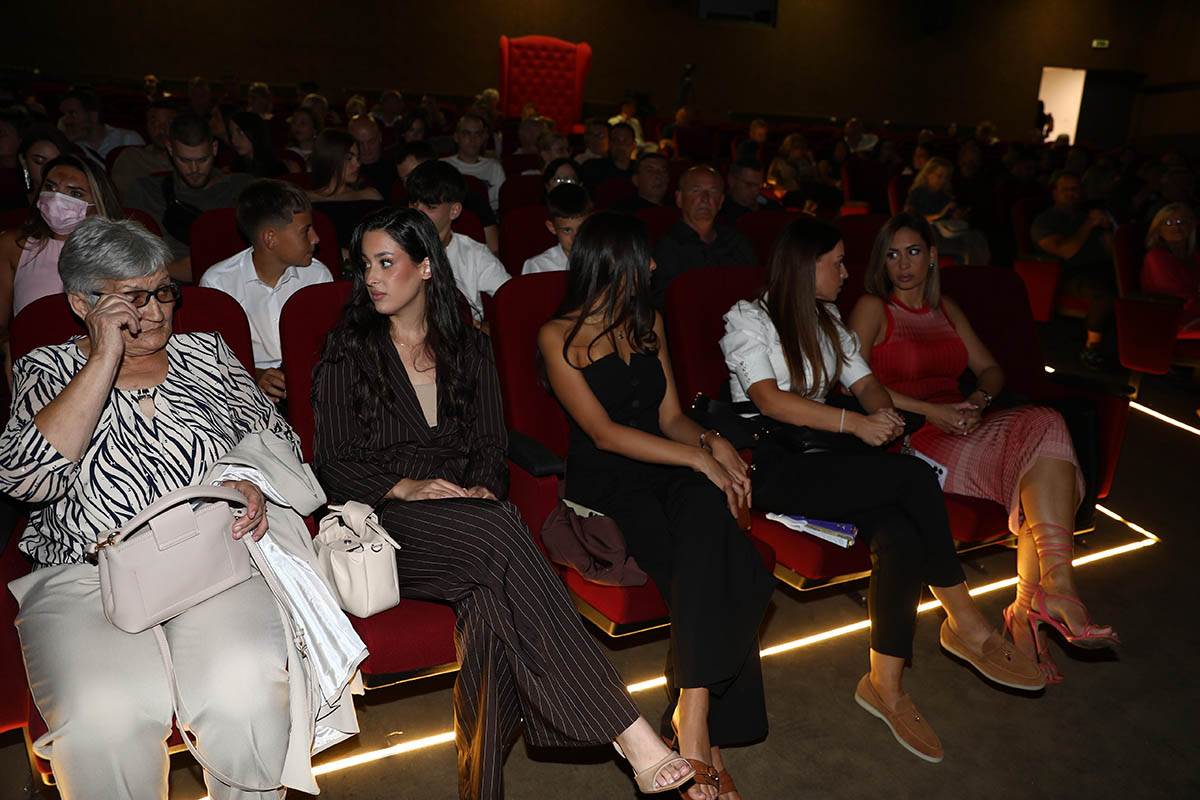 Porodica Darka Radovanovića u Obrenovcu na koncertu u čast njemu (4).jpg