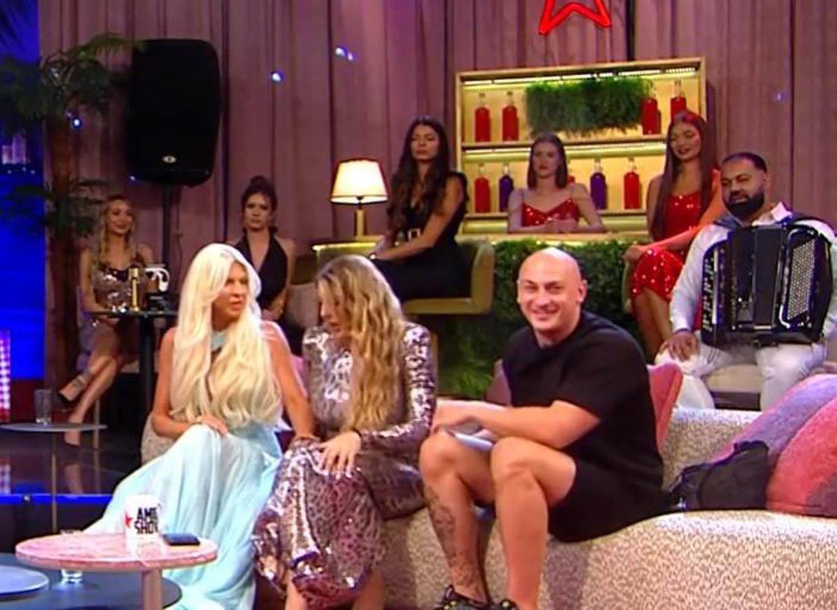 Jelena Karleuša i Desingerica 2.jpg