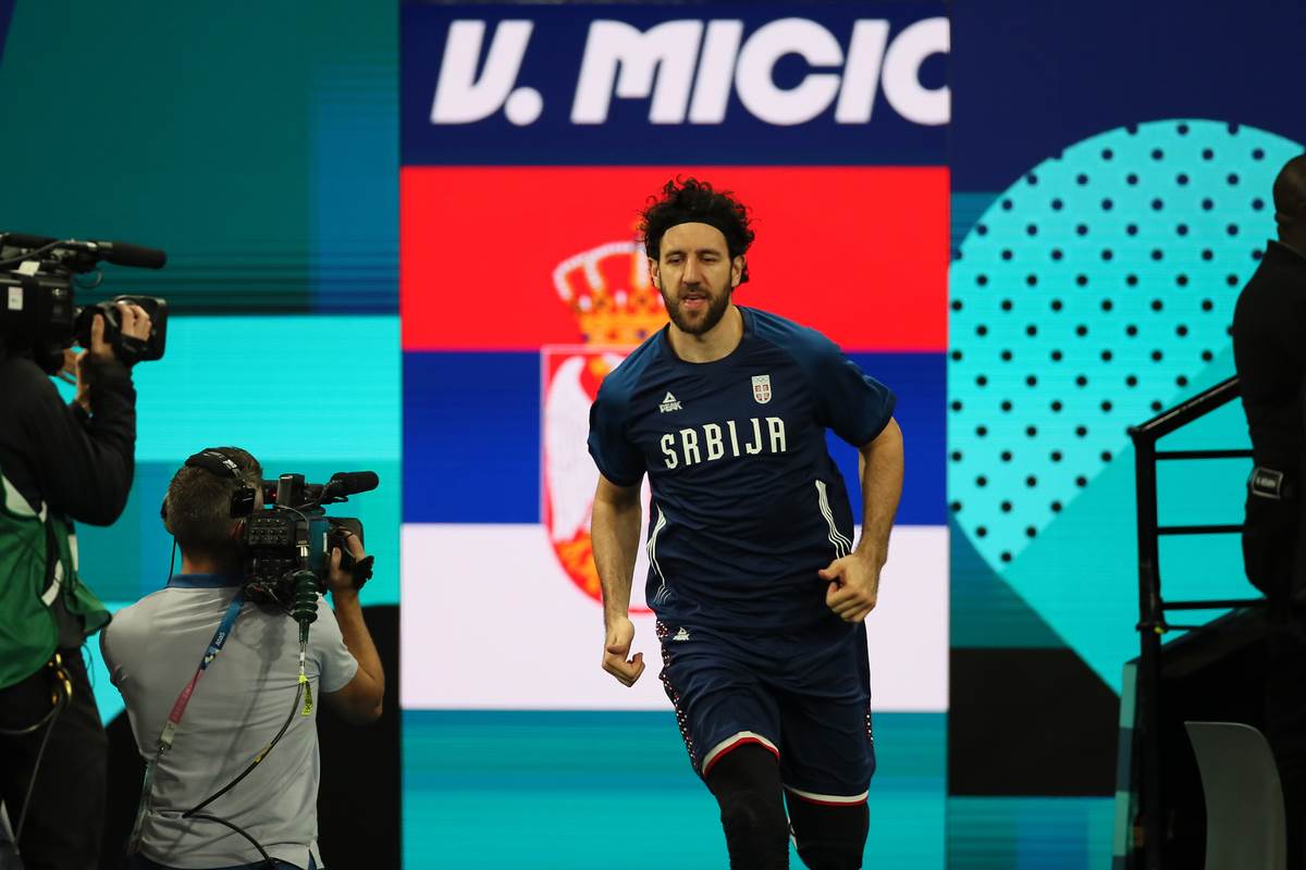 Vasilije Micić izlazak na parket