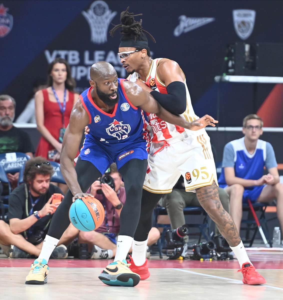 Crvena zvezda CSKA Moskva VTB Superkup 17.jpg