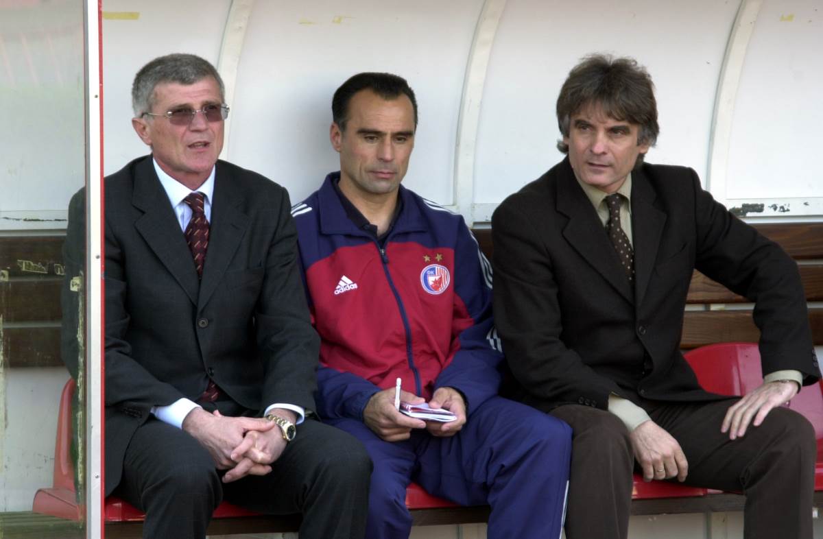 Trener Zoran Filipović, pomoćnik Miodrag Krivokapić i sportski direktor Dušan Savić na meču Crvene zvezde.