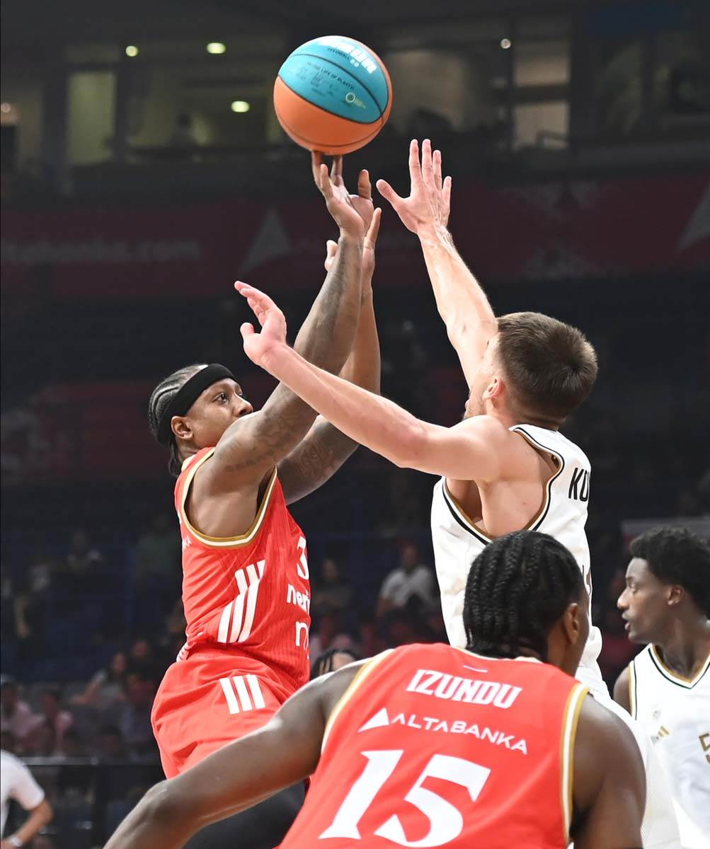 Crvena Zvezda - Dubai 9.jpg