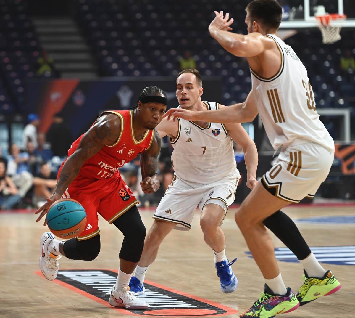 Crvena Zvezda - Dubai 17.jpg