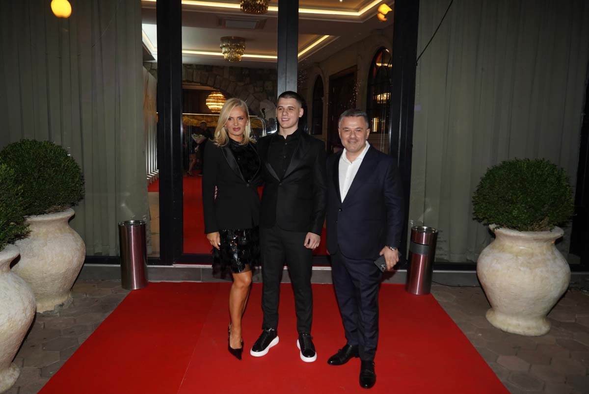 Bane Obradović punoletstvo sina - estrada 1.jpg