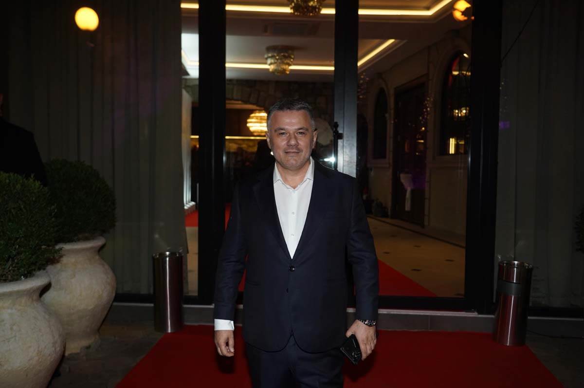 Bane Obradović punoletstvo sina - estrada 2.jpg