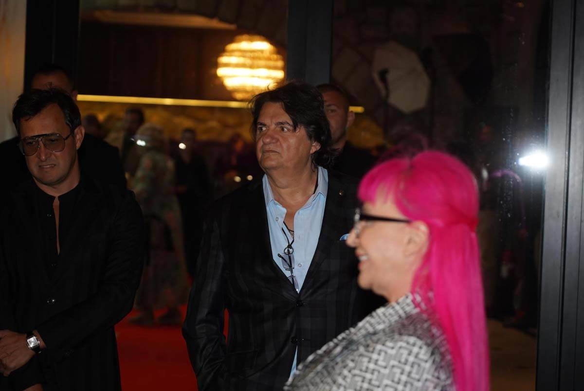 Estrada na punoletstvu sina Baneta Obradovića 1.jpg