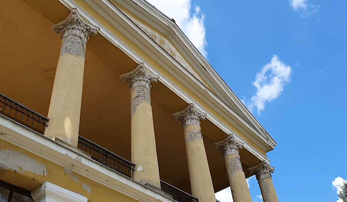 Napusteni dvorac u Novom Miloševu (2).jpg