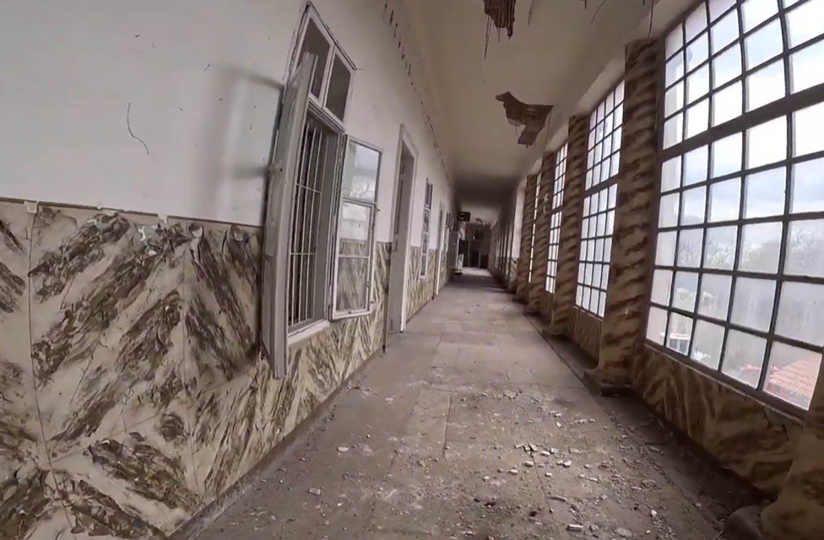 Napusteni dvorac u Novom Miloševu (4).jpg