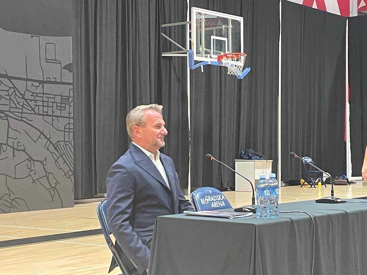 Ostoja Mijailović na konferenciji 1.jpg