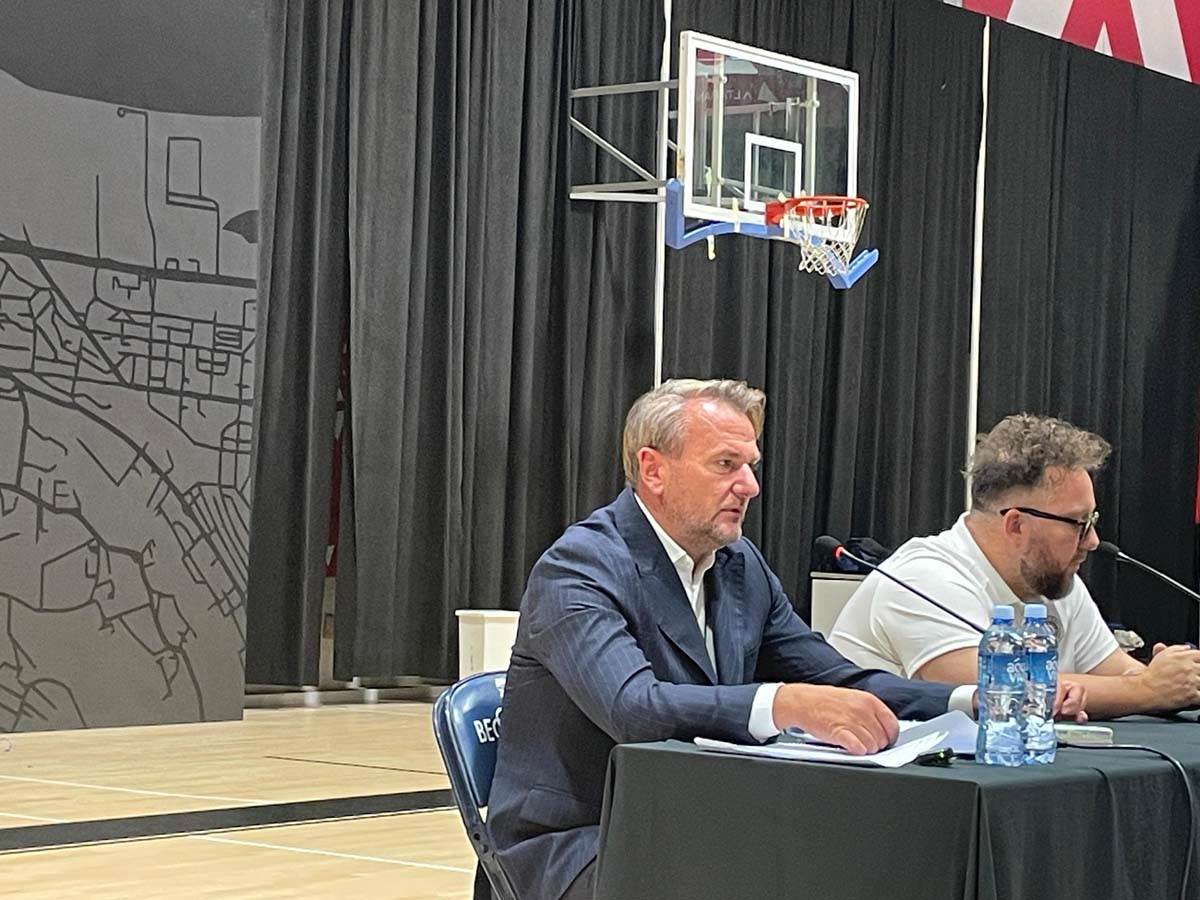 Ostoja Mijailović na konferenciji 2.jpg