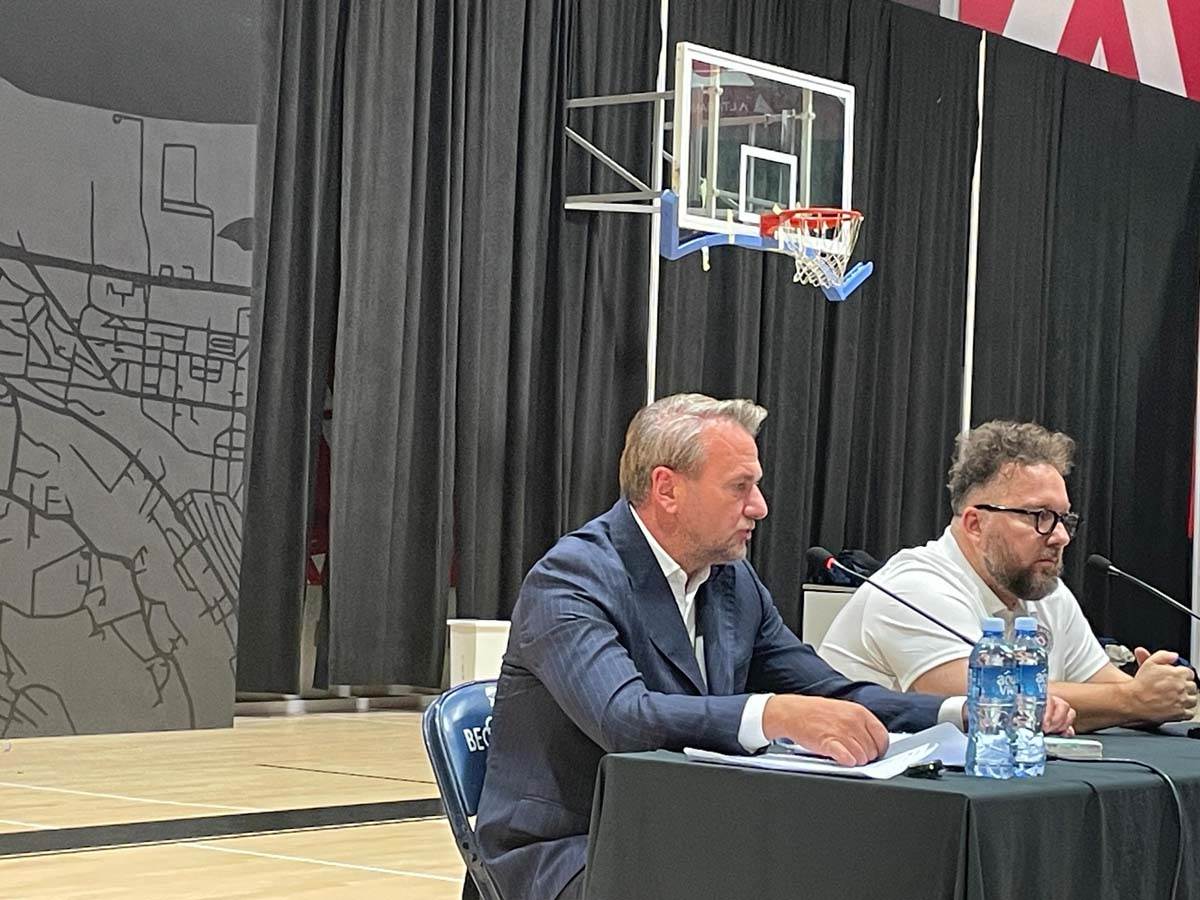 Ostoja Mijailović na konferenciji 4.jpg