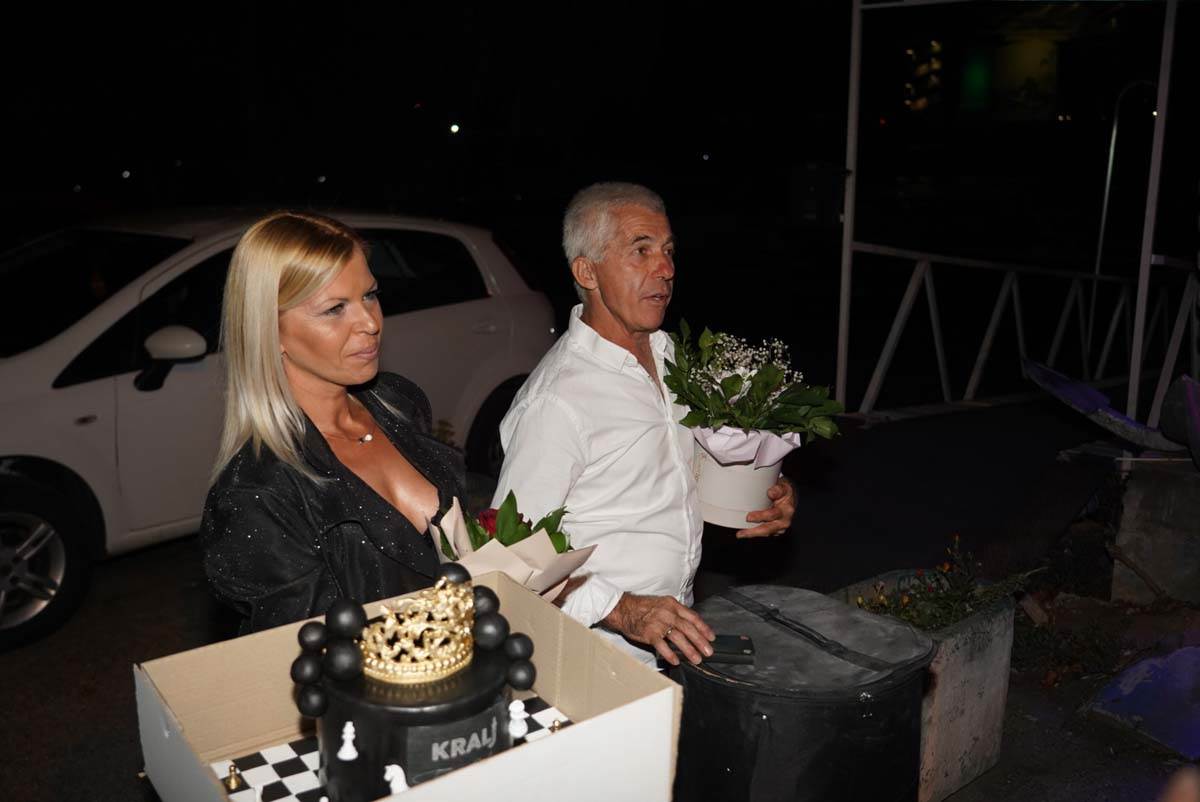 promocija Tijana Matić svastika Darko Lazić 1.jpg