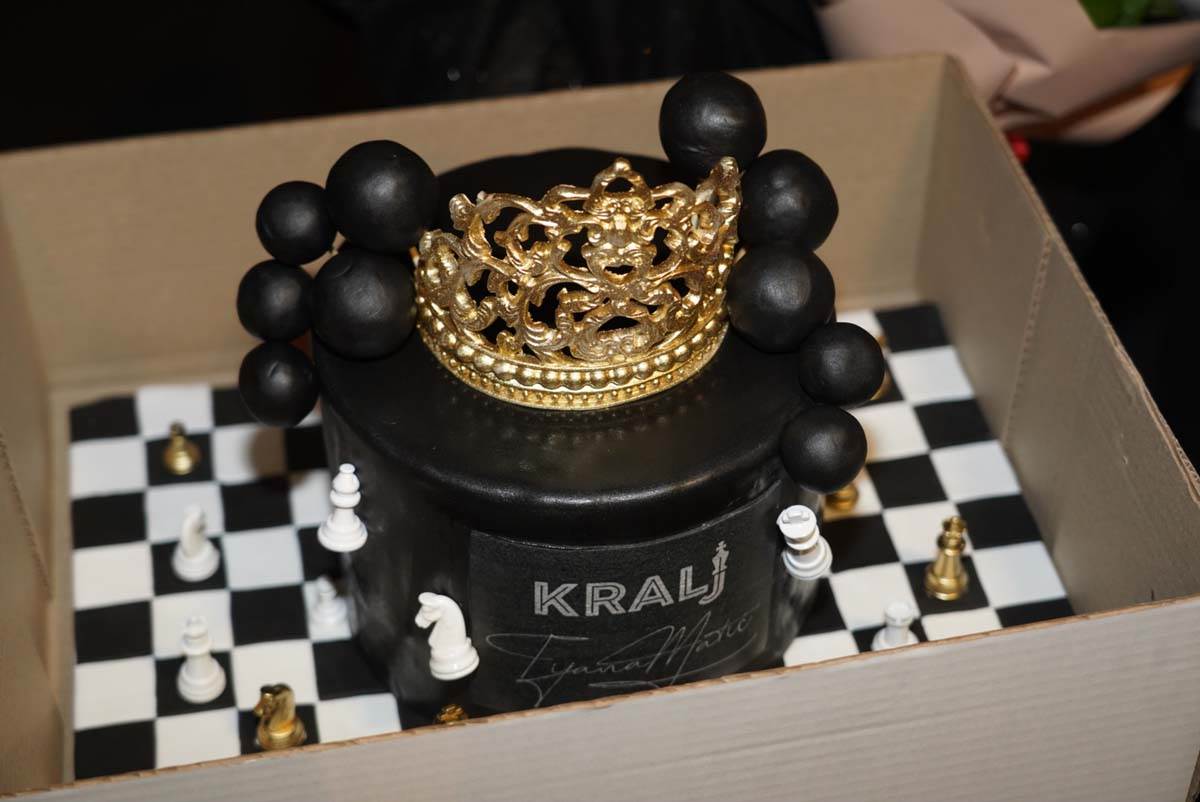 promocija Tijana Matić svastika Darko Lazić 2.jpg